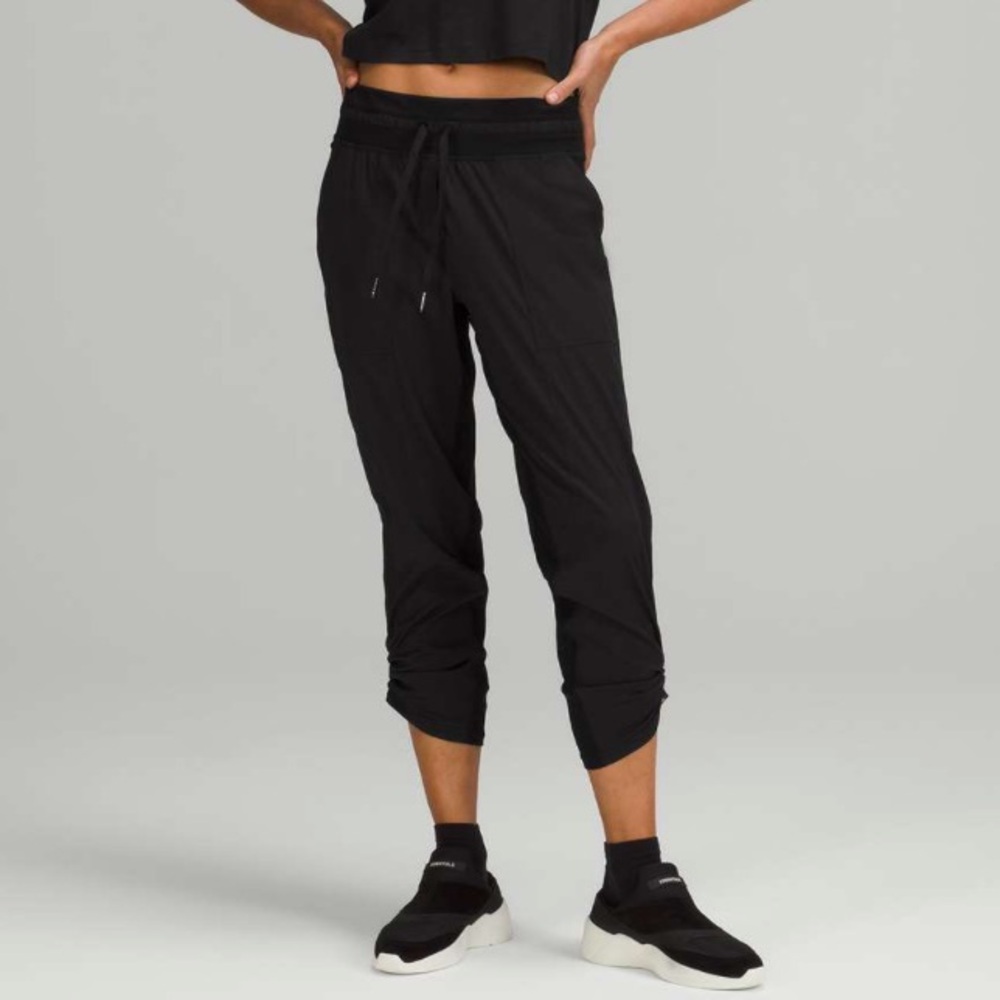 Lululemon Black Dance Studio Mid-Rise Crop Pants Size 8